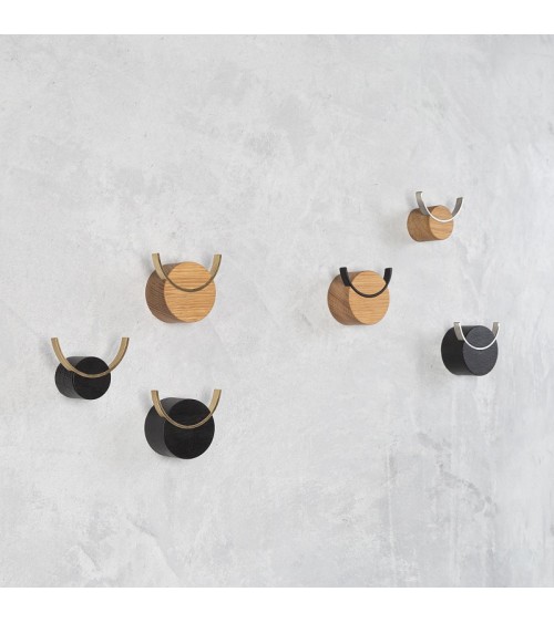 Round wooden wall hooks