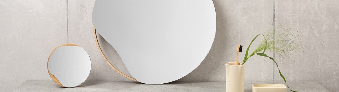 Asymmetrisch Form Wandspiegel, 50, 70 cm Durchmesser I PFÜTZE design