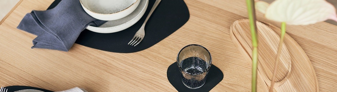 Tischsets und Untersetzer aus veganem Leder, schwarze Farbe I NAMUOS